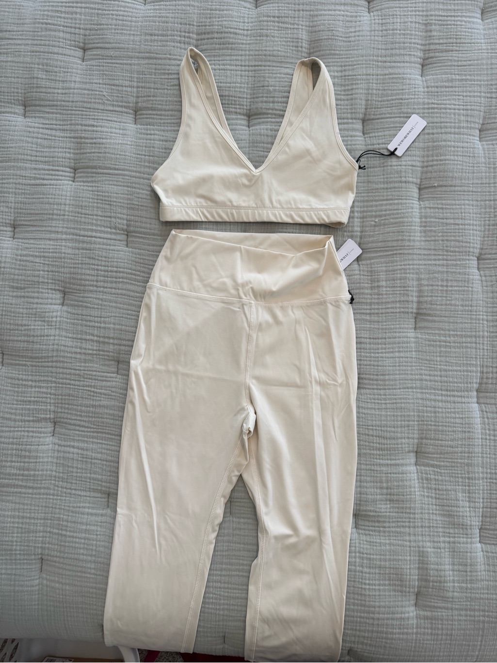 Weworewhat Cream High-Waist Leggings & V-Neck Sports Bra Set